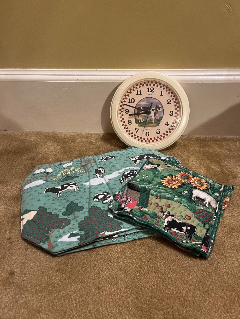 Lot of Cow items - Clock, homemade placemats & homemade cloth napkins